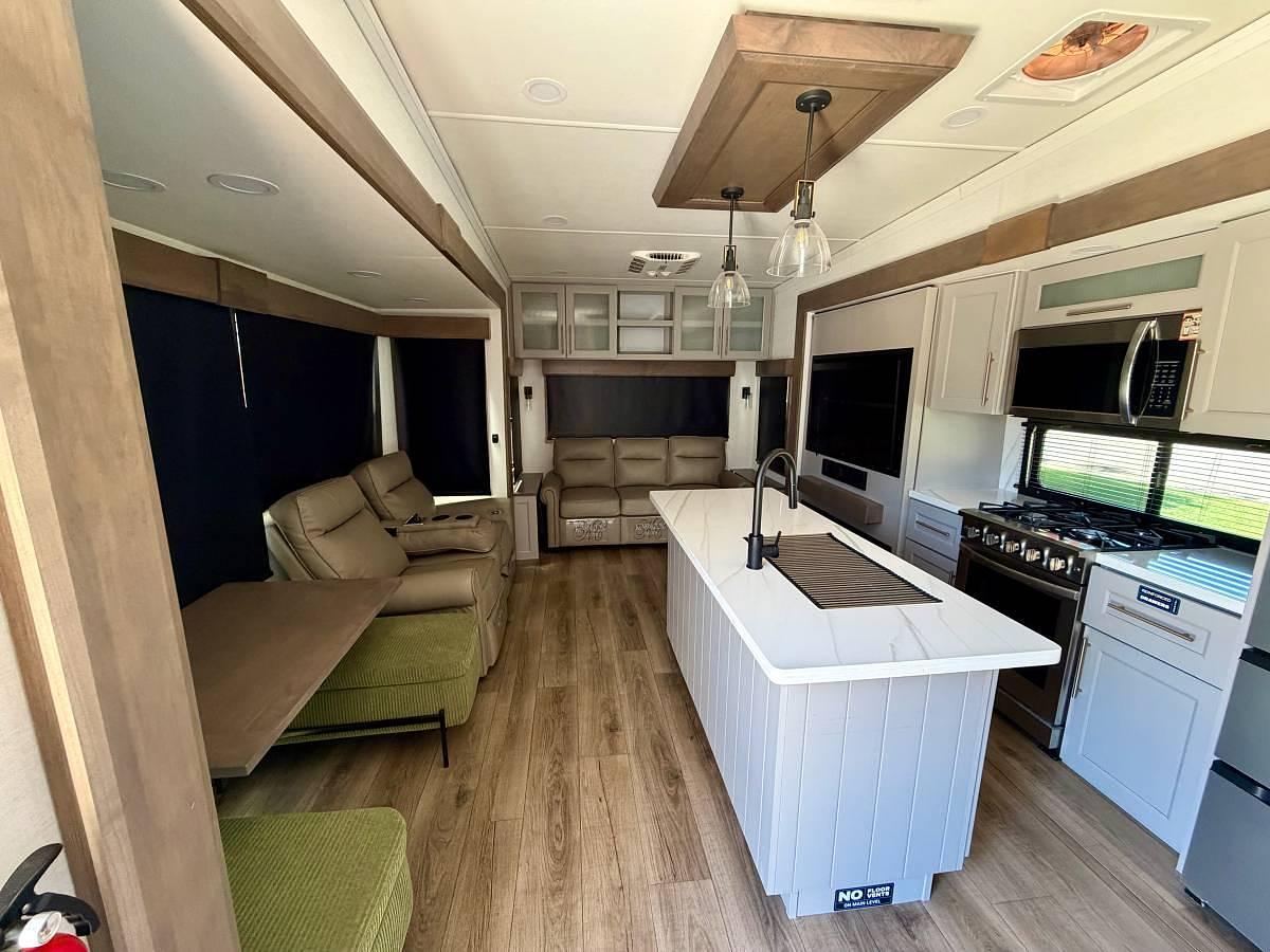 Used 2025 Alliance Paradigm 310RL Fifth Wheel