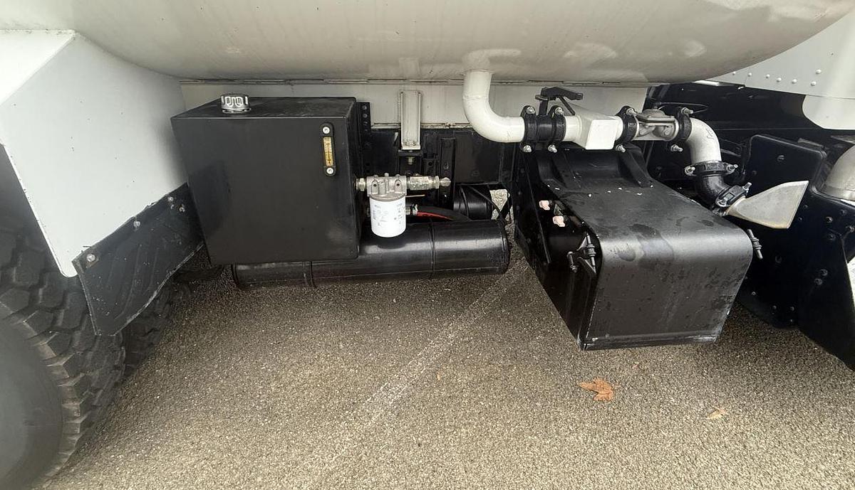 Used 2012 KENWORTH T440 Water Tank Truck