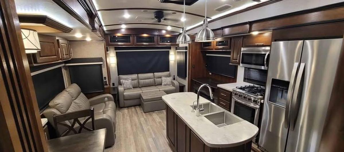 Used 2020 Jayco Pinnacle 37MDQS