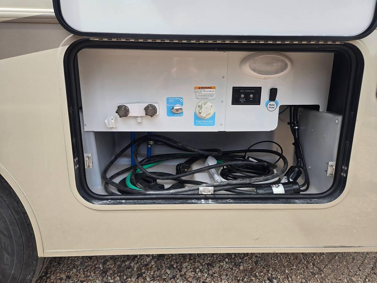 Used 2016 Winnebago Vista Lx 27 N