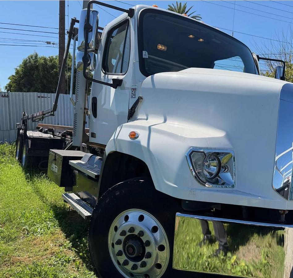Used 2020 Freightliner 114SD with Trailer