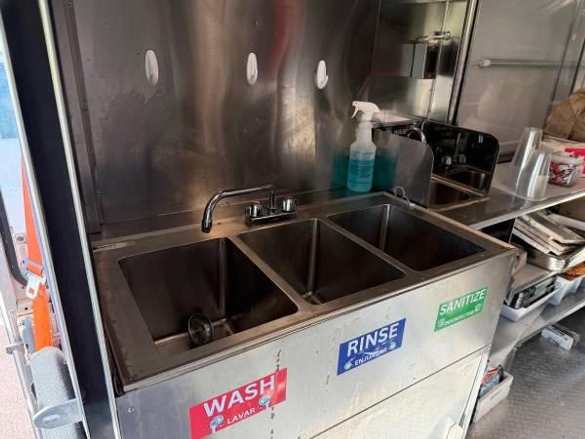 Used 2006 Ford E-350 Food Truck