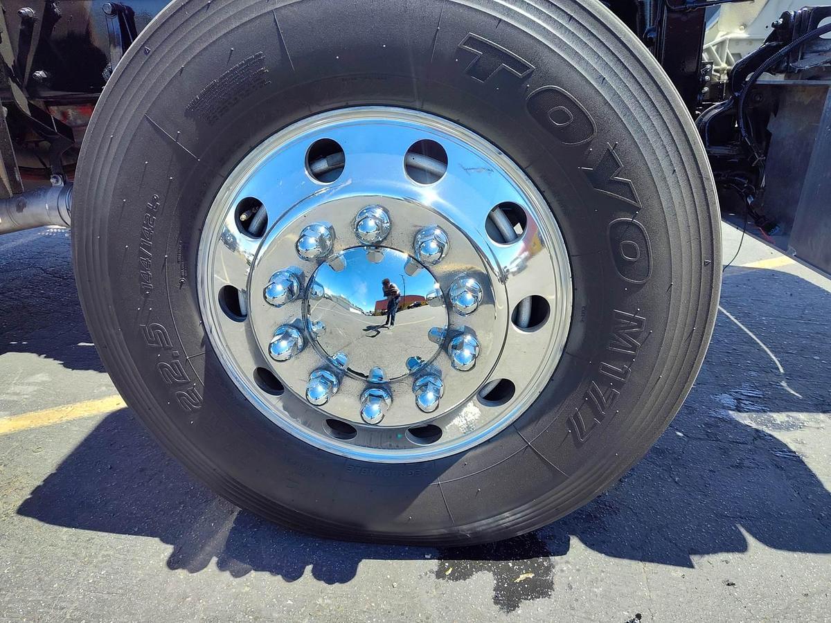 Used 2015 Peterbilt 389 Sleeper Semi Truck