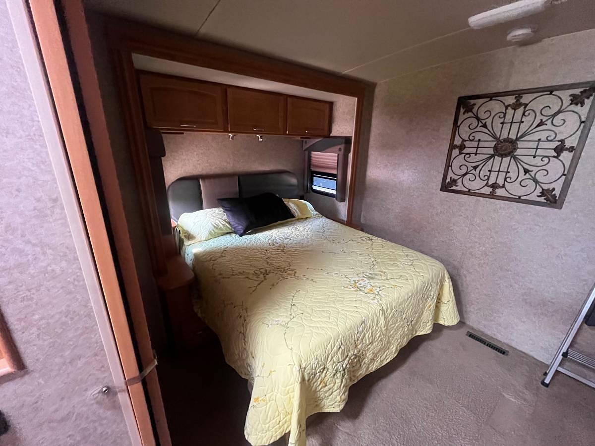 Used 2008 Winnebago Adventurer