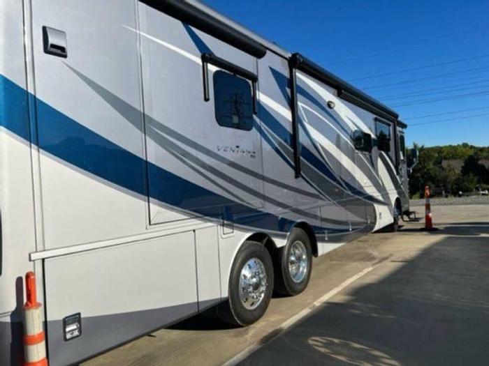 Used 2019 Newmar VENTANA 4054