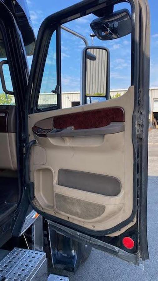 Used 2011 Freightliner Coronado 132