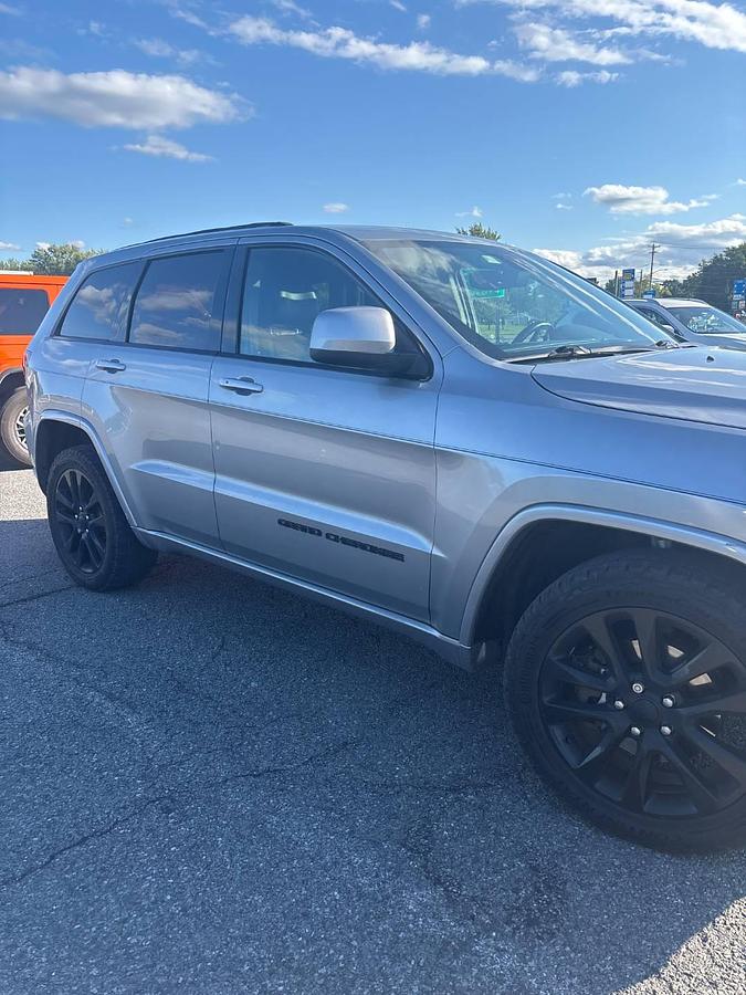 Used 2017 Jeep Grand Cherokee Laredo