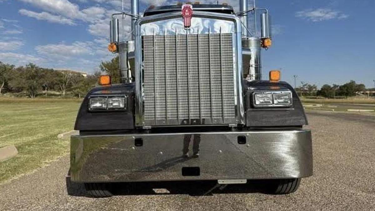 Used 2025 Kenworth W900L
