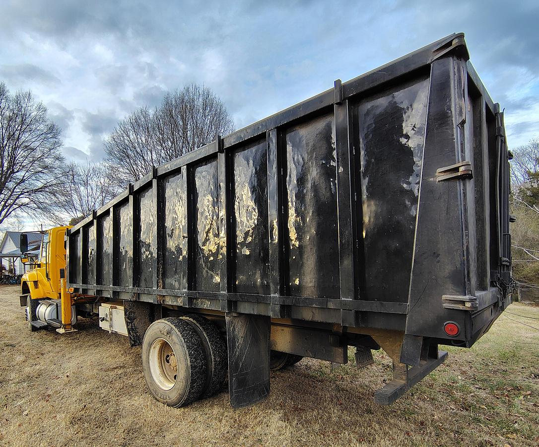 Used 2011 Petersen TL3 Lightning Loader Grapple Truck