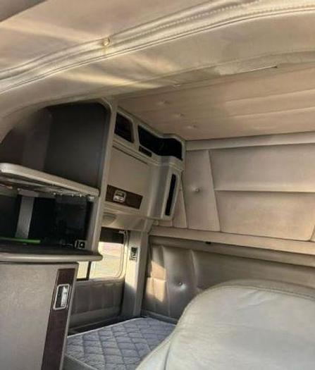 Used 2015 Peterbilt 389 Glider Kit