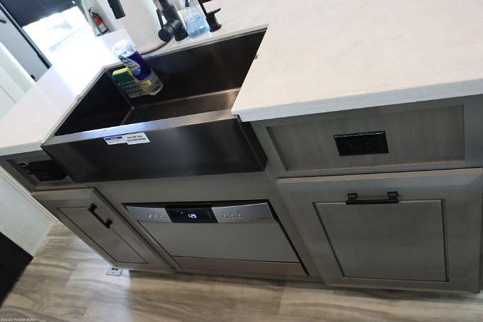 Used 2024 Jayco Pinnacle 37MDQS