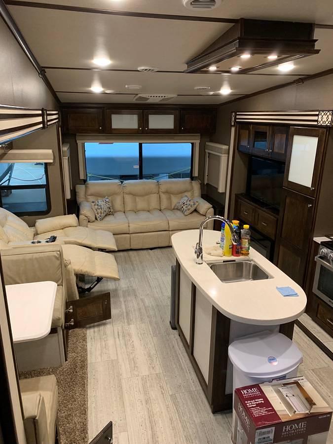 Used 2019 Vanleigh Pinecrest 305RLP