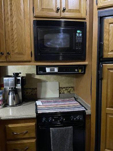 Used 2008 Heartland Bighorn 3370RL