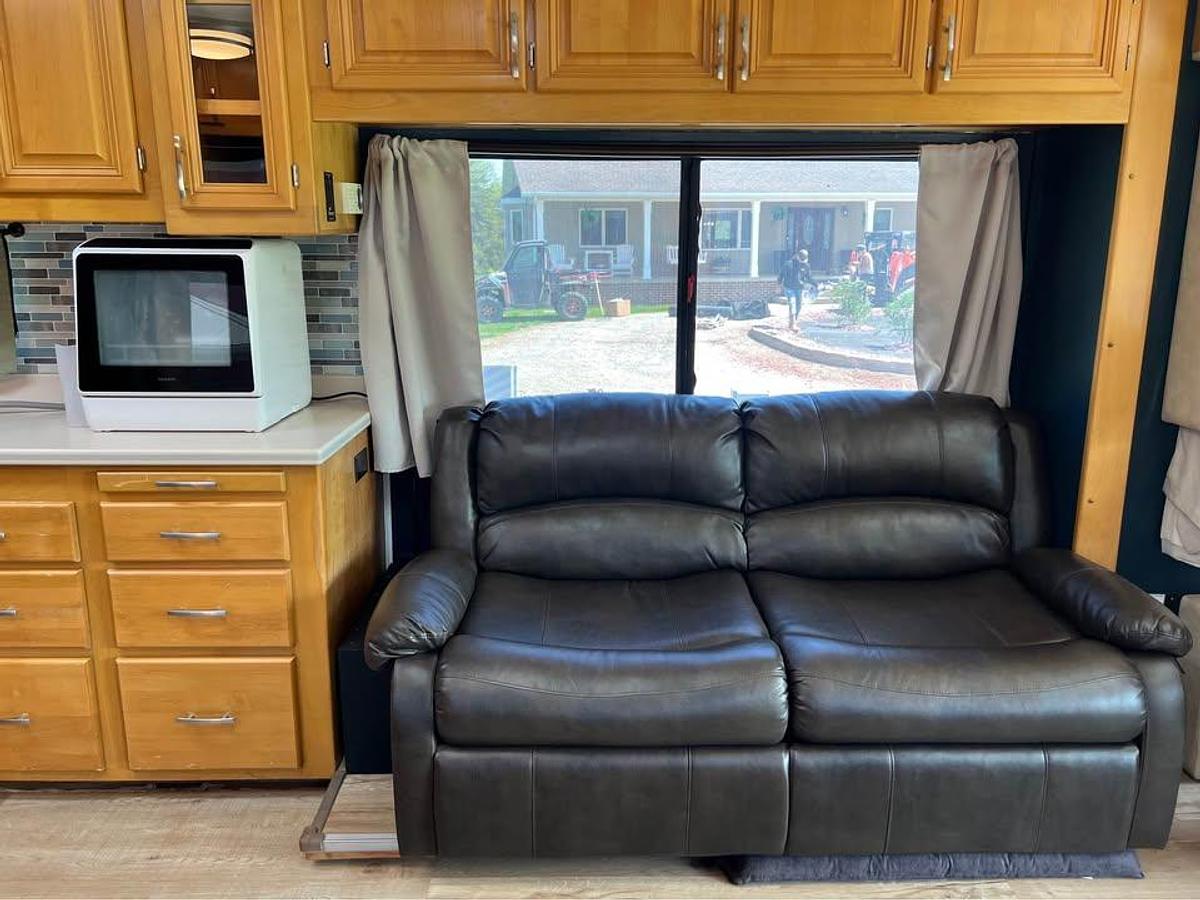 Used 2000 Beaver Contessa Class A Diesel Motorhome