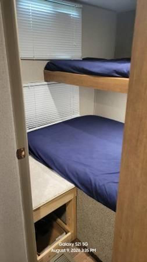 Used 2017 Keystone Springdale Summerland Series 33' Travel Trailer