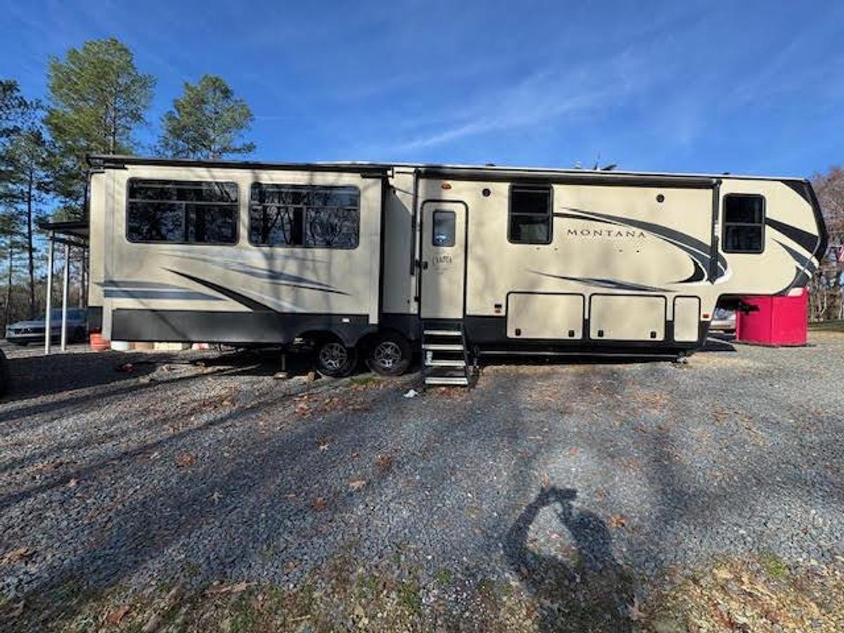 Used 2020 Keystone Montana High Country 385BR Fifth Wheel
