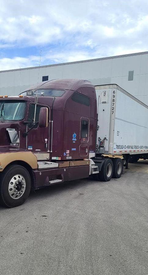 Used 2005 Kenworth T600 Sleeper Semi Truck