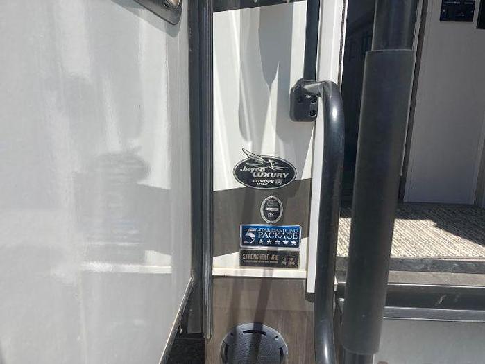 Used 2021 Jayco North Point 387RDFS