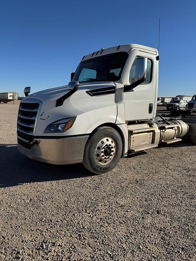 Used 2020 Freightliner Cascadia 126