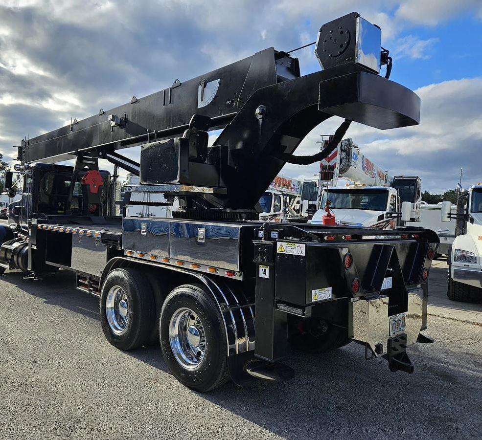 Used 2003 Peterbilt 357 Crane