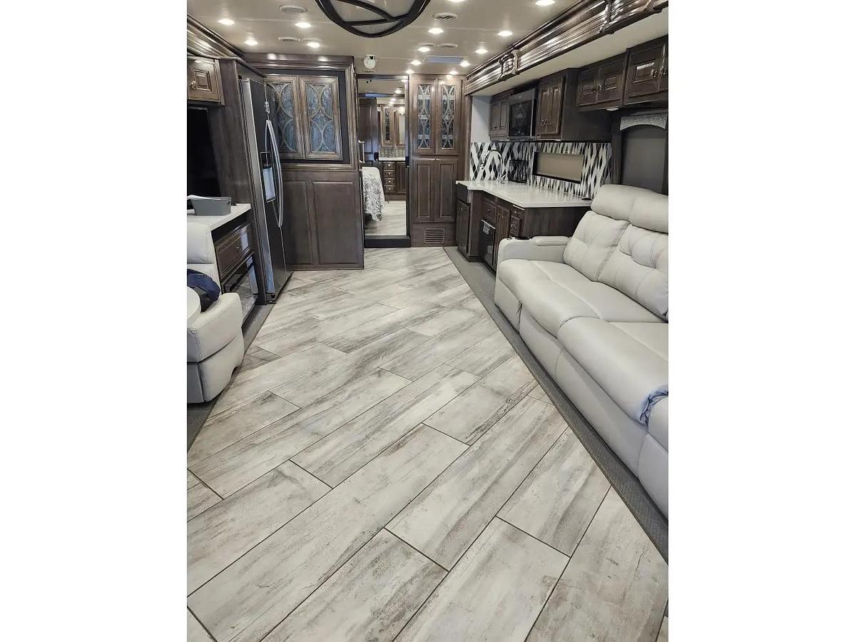 Used 2022 Fleetwood Discovery Lxe 44s