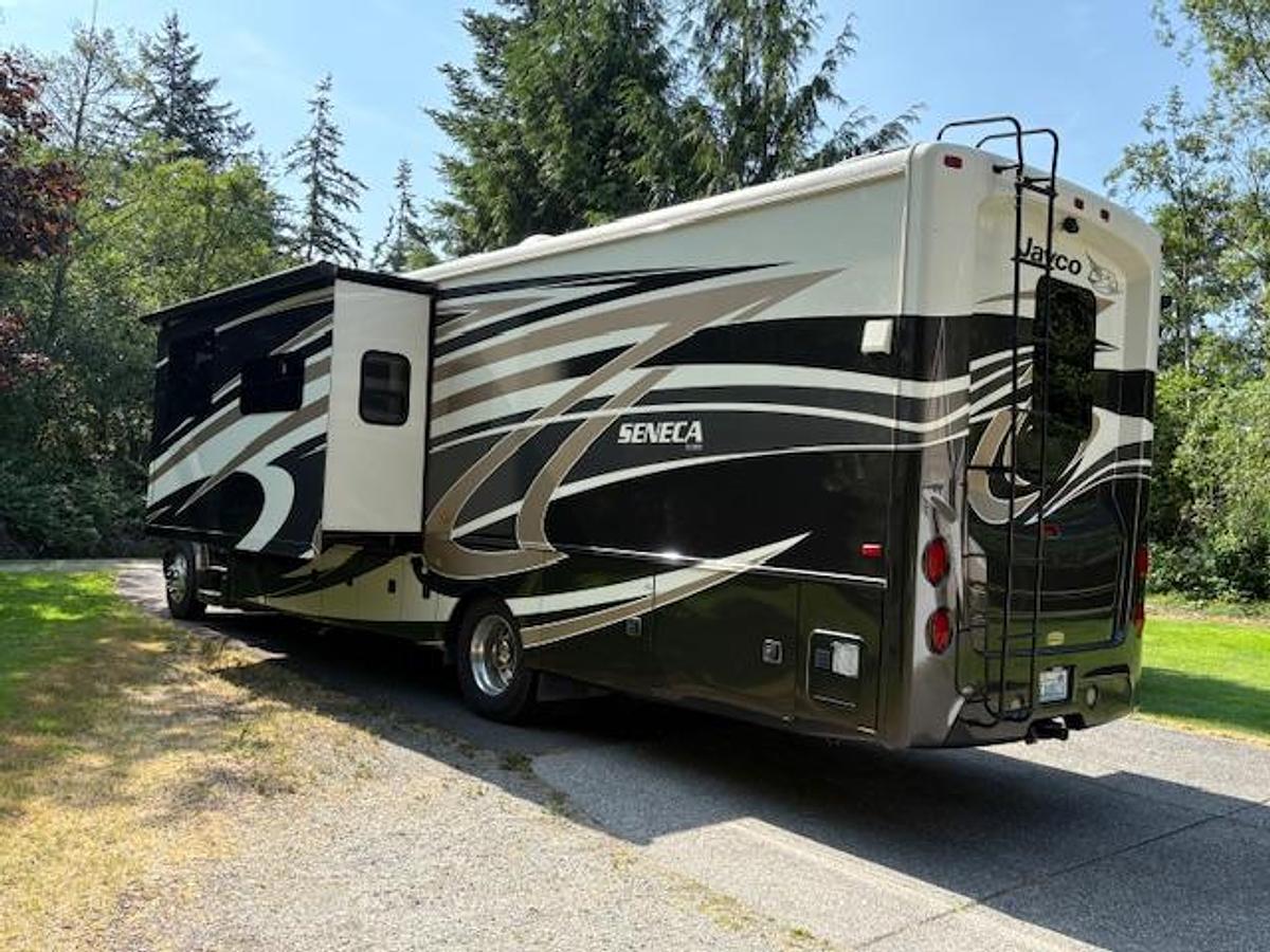 Used 2016 Jayco Seneca 36FK