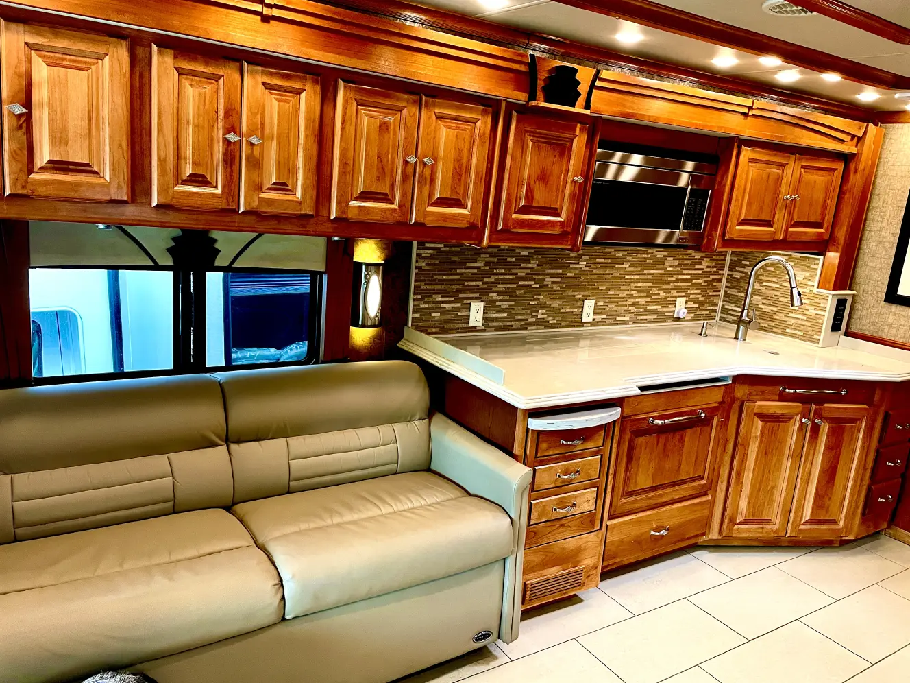 Used 2015 Tiffin Phaeton 40QTH