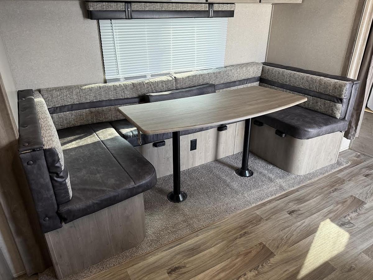 Used 2020 Palomino Puma Light XLE 29FQC Travel Trailer Toy Hauler