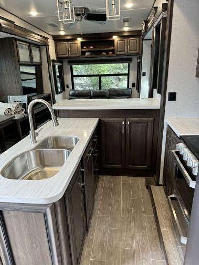 Used 2021 Keystone Avalanche 37EGK