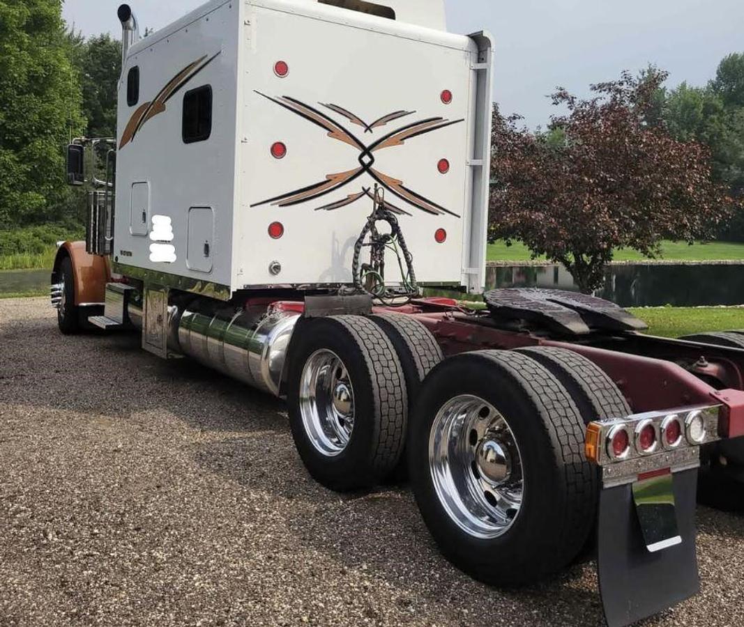 Used 2012 Peterbilt 389 Sleeper Semi Truck