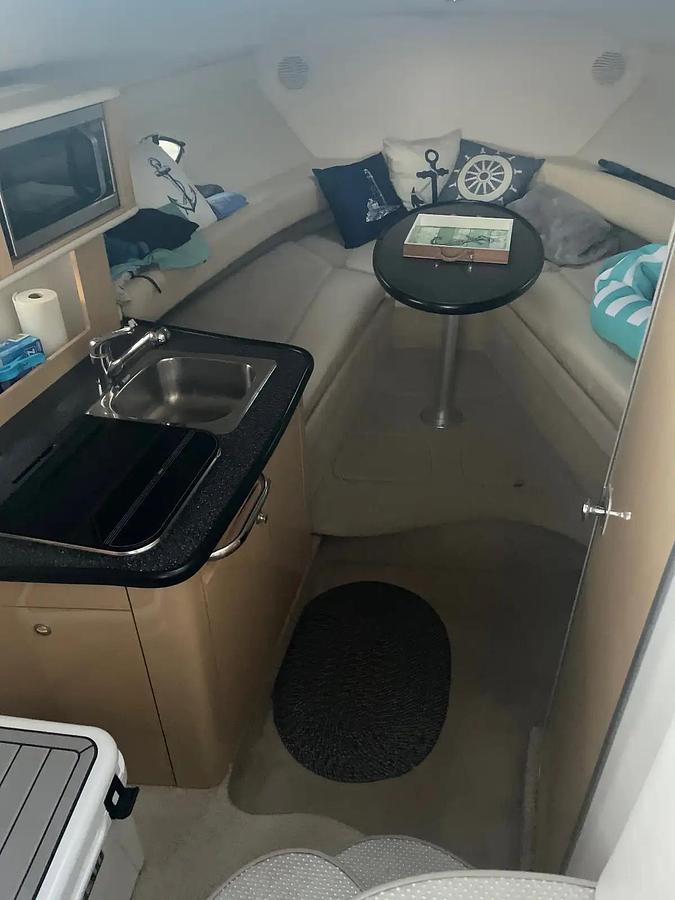 Used 2001 Maxum Marine Cabin Cruiser 27'