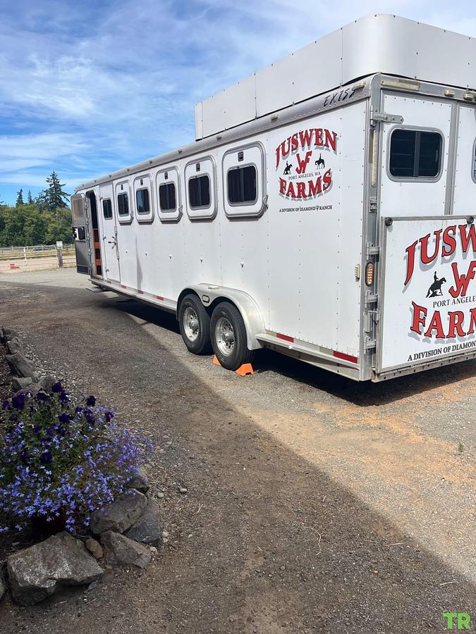 Used 2003 Exiss 6-Horse Gooseneck Trailer