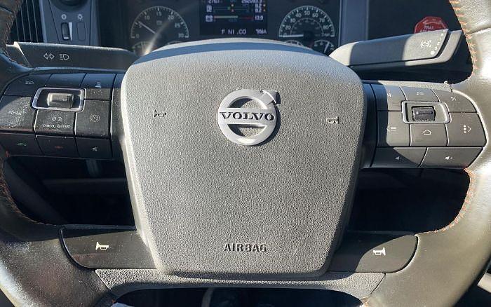 Used 2023 Volvo VNL64T860