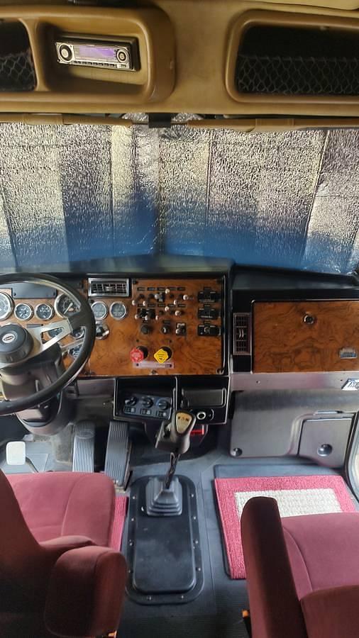 Used 2000 Peterbilt 379 Sleeper Semi Truck