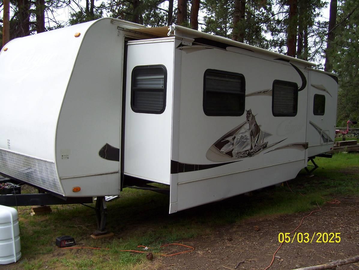 Used 2010 Keystone Cougar Travel Trailer