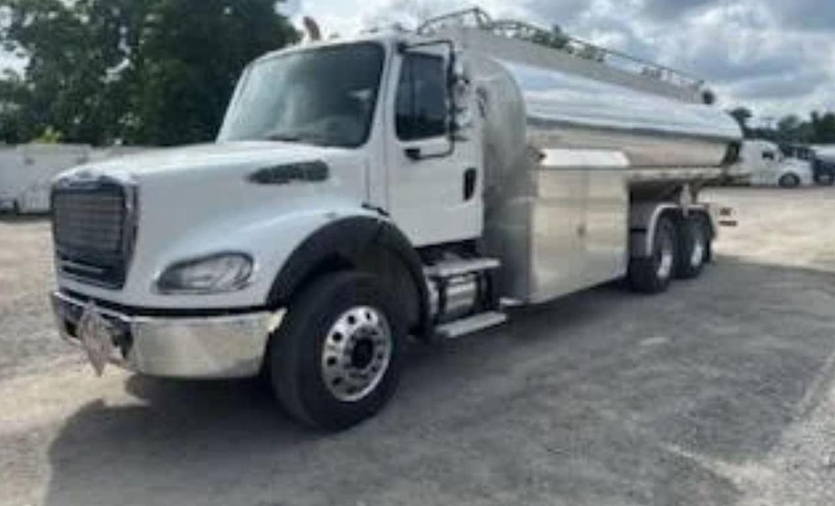 Used 2015 Freightliner Business Class M2 106