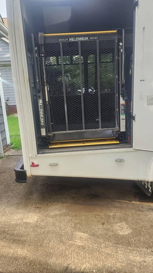 Used 2013 Ford F-450 Econoline 14 Passenger Shuttle Bus