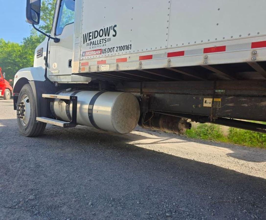 Used 2022 Mack MD Box Truck