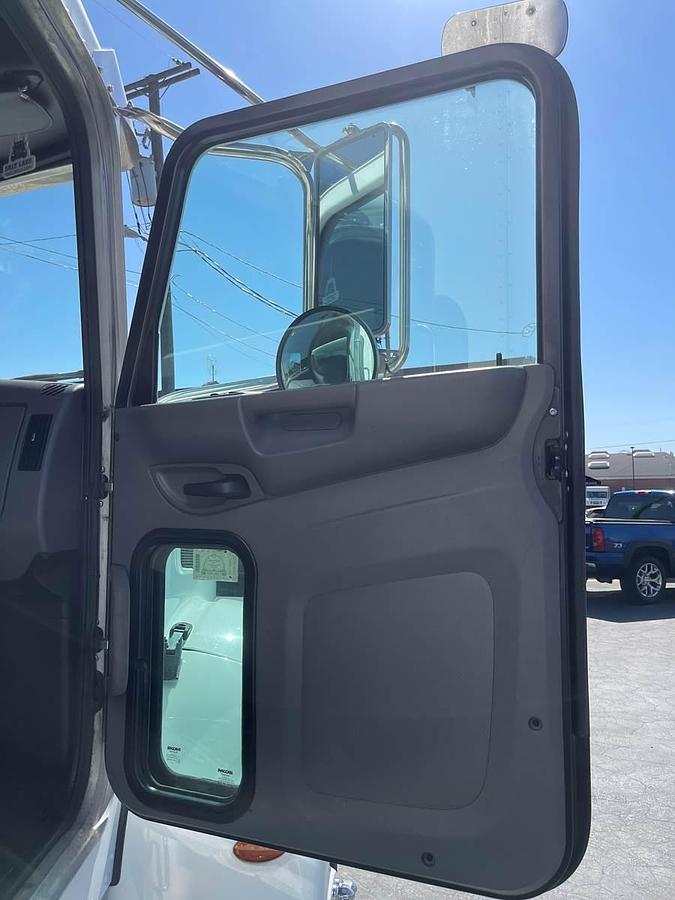 Used 2016 Peterbilt 330 Box Truck