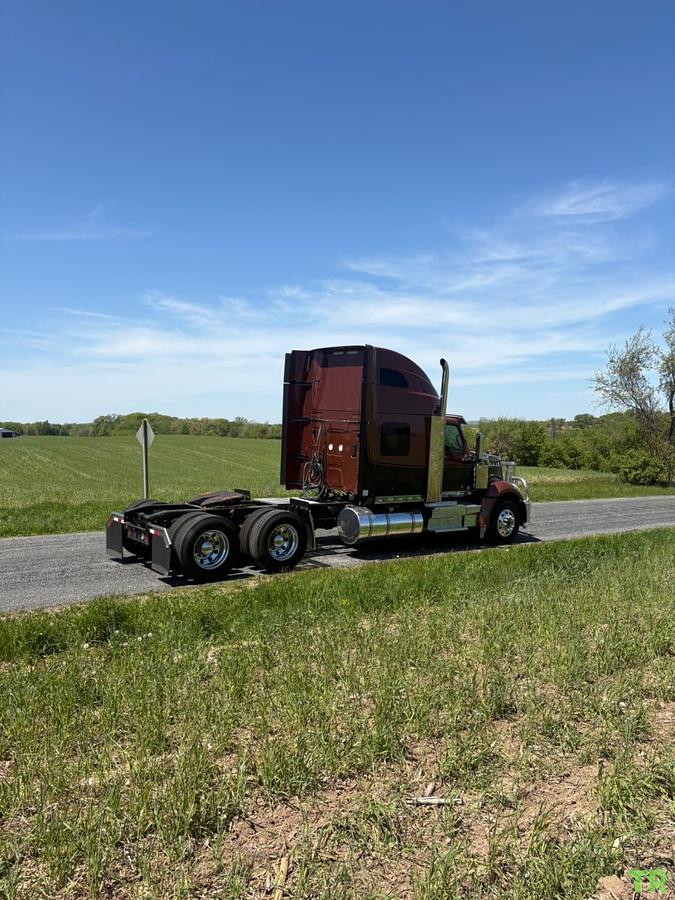 Used 2020 International LoneStar Sleeper Truck