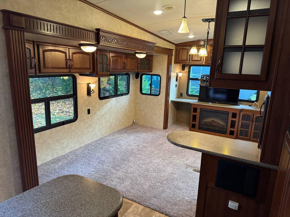 Used 2014 Keystone Montana 3625RE