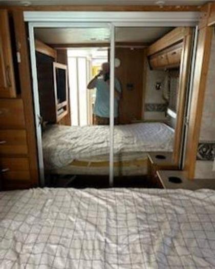 Used 2006 Fleetwood Discovery 39S