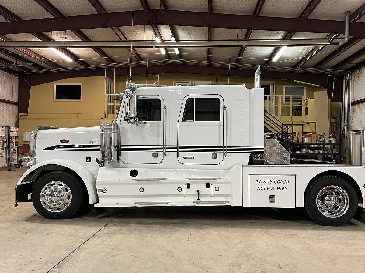 Used 2001 Peterbilt 379 Sleeper Semi Truck