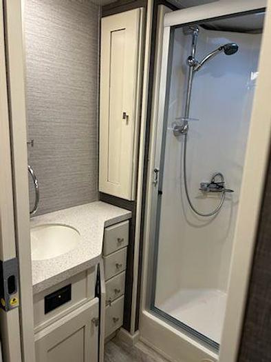 Used 2021 Vanleigh Vilano 320GK and 2017 Dodge RAM 3500