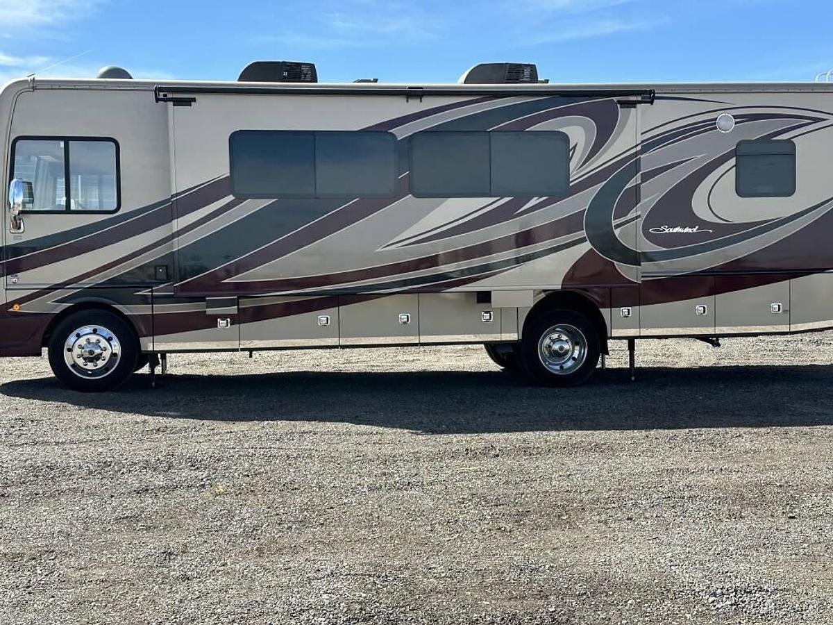 Used 2019 Fleetwood Southwind 34C