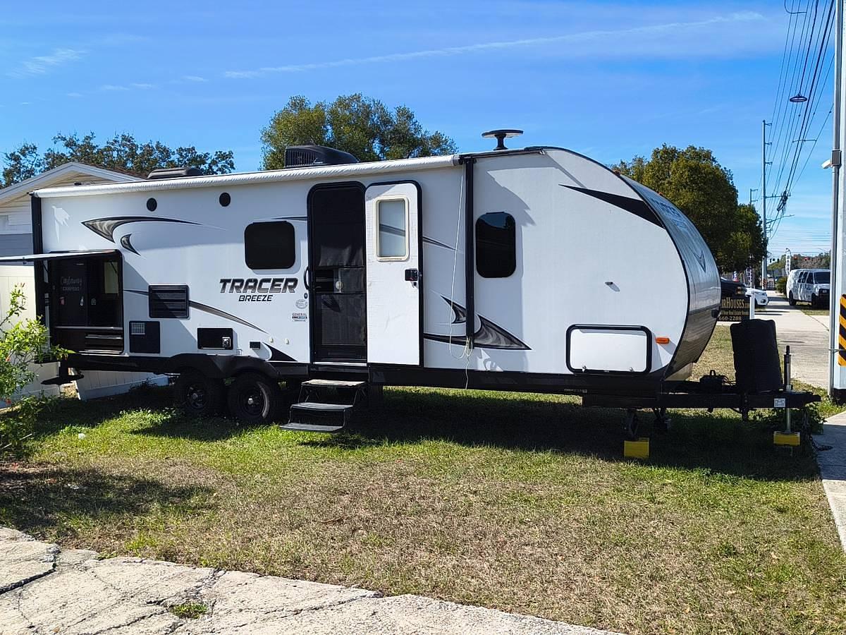 Used 2014 Tracer Breezer