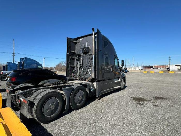 Used 2020 Freightliner CASCADIA 126
