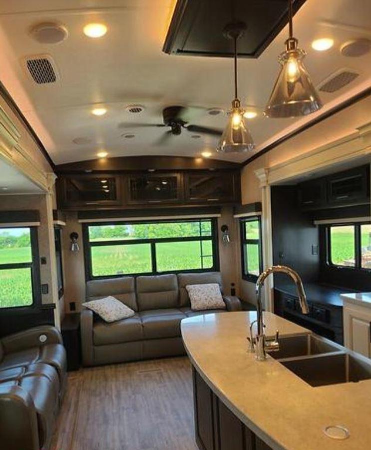 Used 2021 Jayco Pinnacle 36FBTS Fifth Wheel