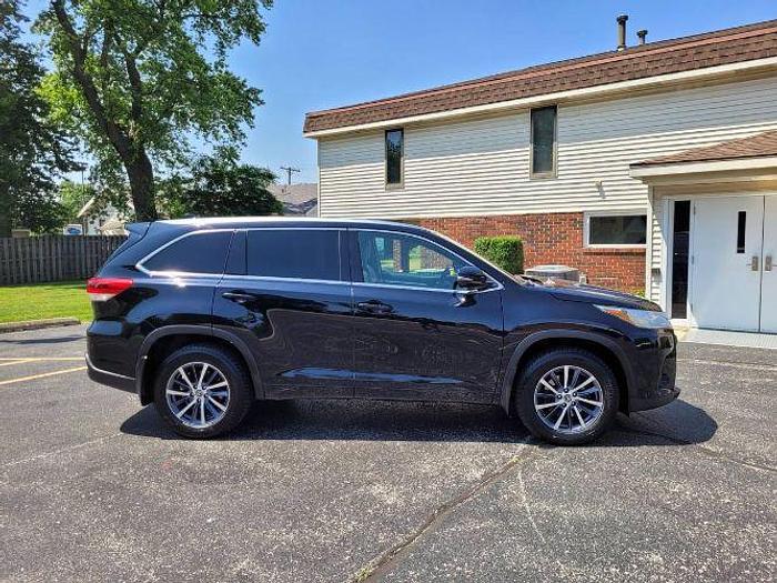 Used 2017 Toyota Highlander XLE AWD
