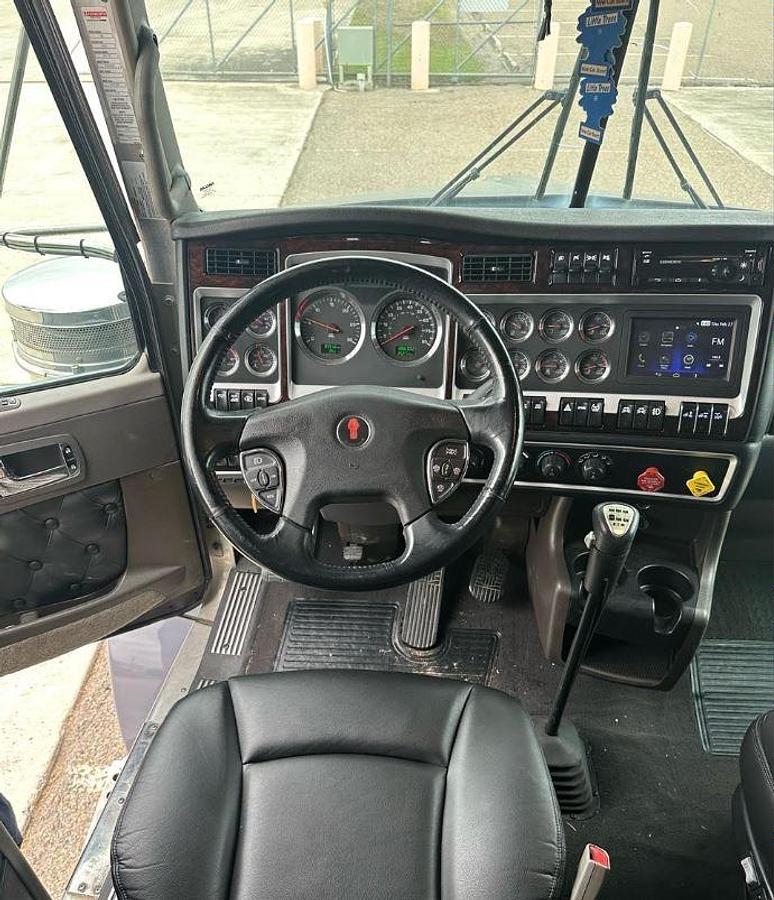 Used 2018 Kenworth T800 Sleeper Semi Truck